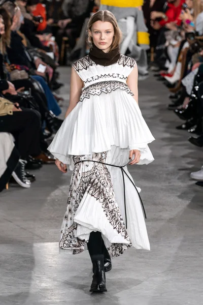 Look 32
